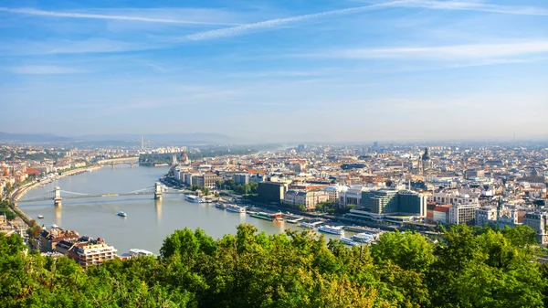Budapeşte ve Tuna Nehri manzarası