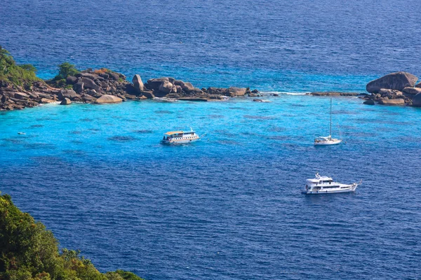 В Средиземном море затонул туристический скоростной катер — стоковое фото