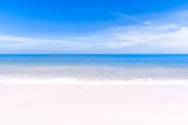Schöne Meereslandschaft, sauberes türkisfarbenes Meer — Stockfoto