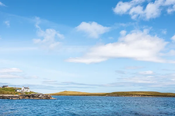 Lake under cloudy sky — Stock Photo, Image