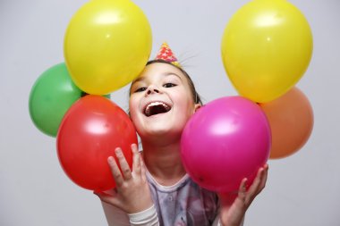 Sevimli kız onun doğum günü kutlamak