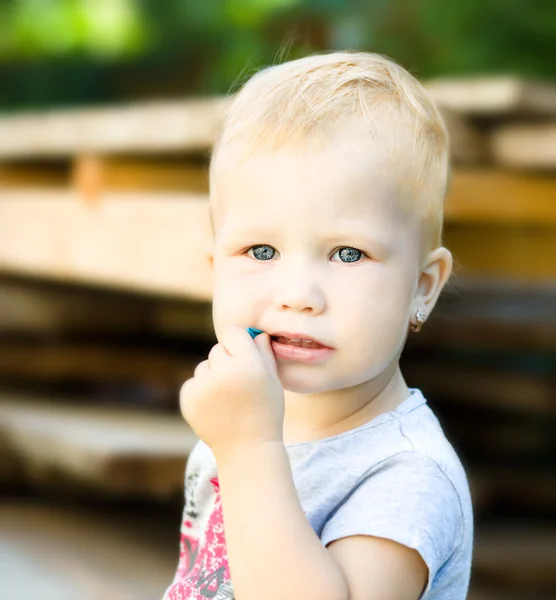 Little girl is daydreaming — Stock Photo, Image