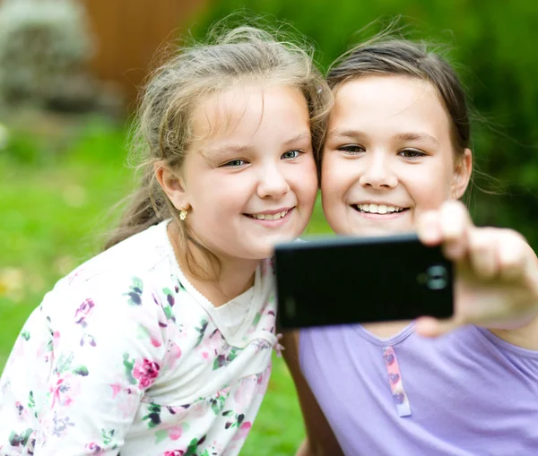 Girls having fun taking selfie — Stock Photo, Image