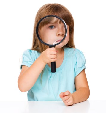 sevimli kız kitap okuma