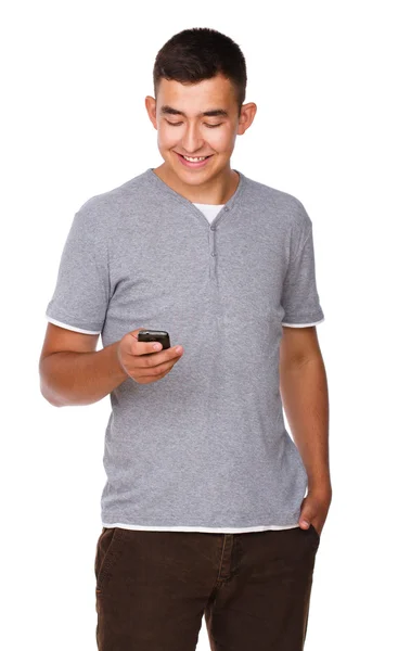 Leende ung man tittar på sin smartphone — Stockfoto