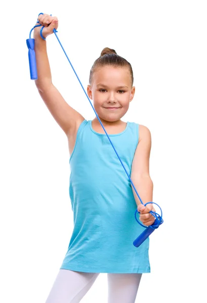 Deportiva chica con saltar la cuerda — Foto de Stock