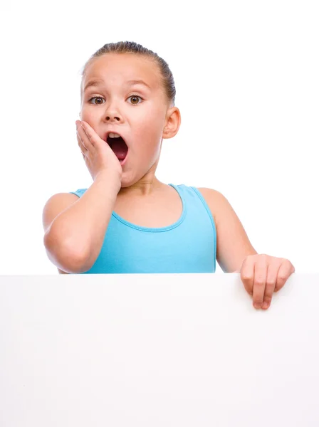 Little girl is holding blank banner — Stock Photo, Image