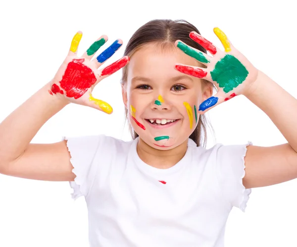 Menina bonito brincando com tintas — Fotografia de Stock