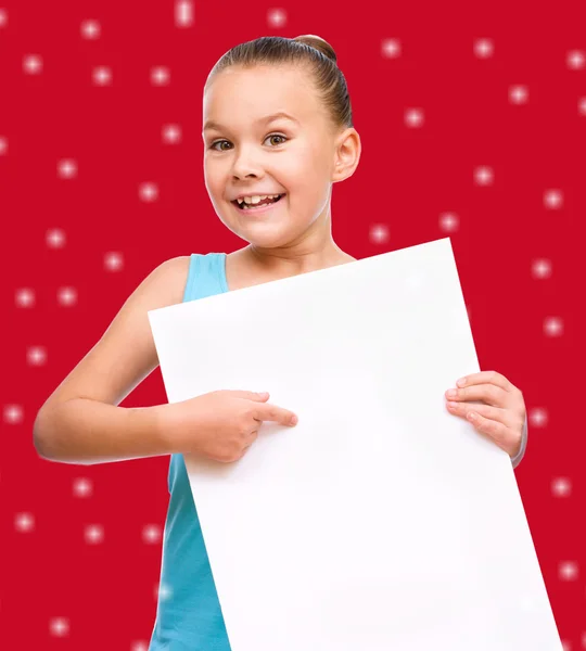 Mädchen hält leeres Banner in der Hand — Stockfoto