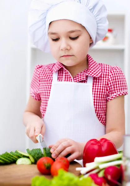 Girl eating salad — Stock Photo, Image