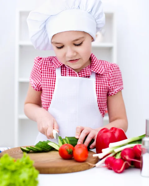 Girl eating salad — Stock Photo, Image