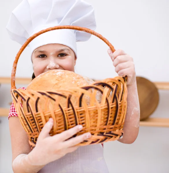 Ragazza che fa il pane — Foto Stock