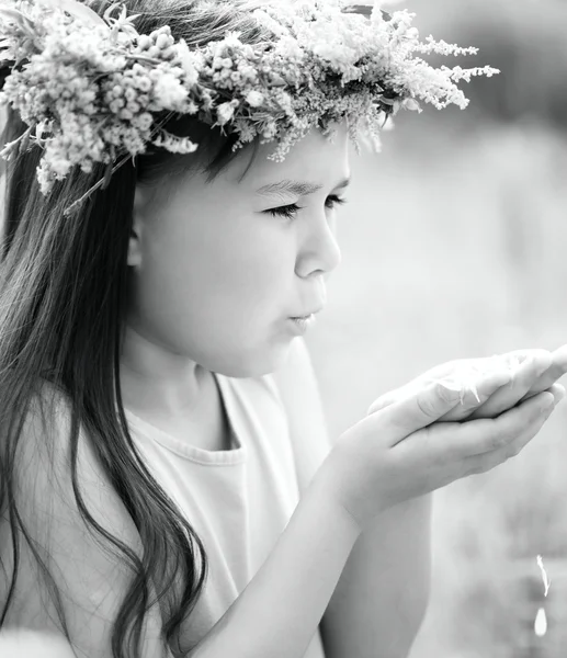Girl with a wreath on his head — Stock Photo, Image