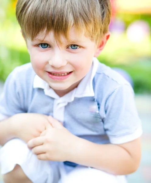 Liten pojke — Stockfoto