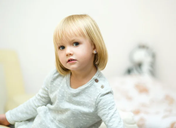 Little girl is daydreaming — Stock Photo, Image