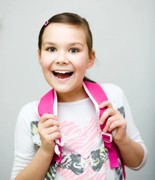 Menina bonito está lendo livro — Fotografia de Stock