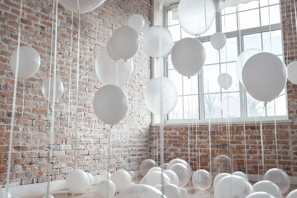 Witte en transparante ballonnen — Stockfoto