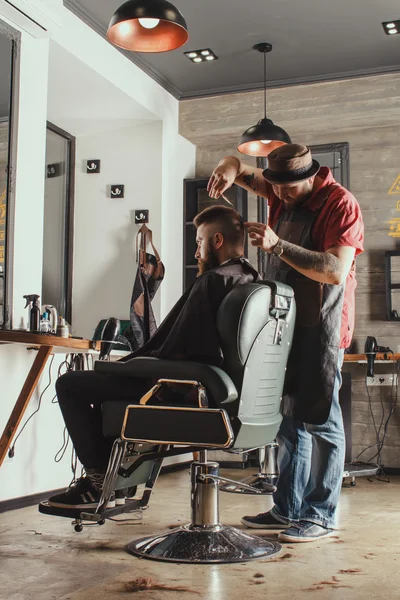 Berber Dükkanı sakallı adam