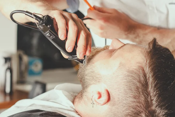 Bebaarde Man In de Barbershop — Stockfoto