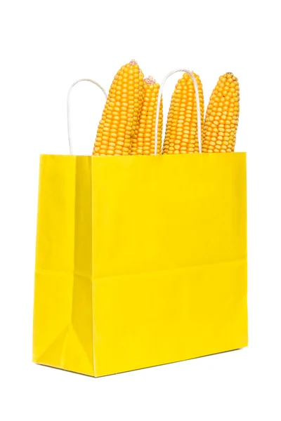 Milho no saco de compras de papel — Fotografia de Stock