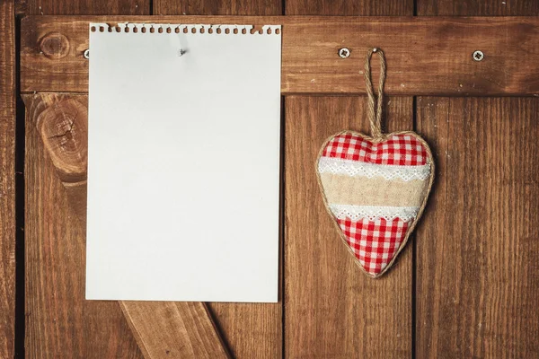 Blank Note And Heart On Wooden Background — Stock Photo, Image