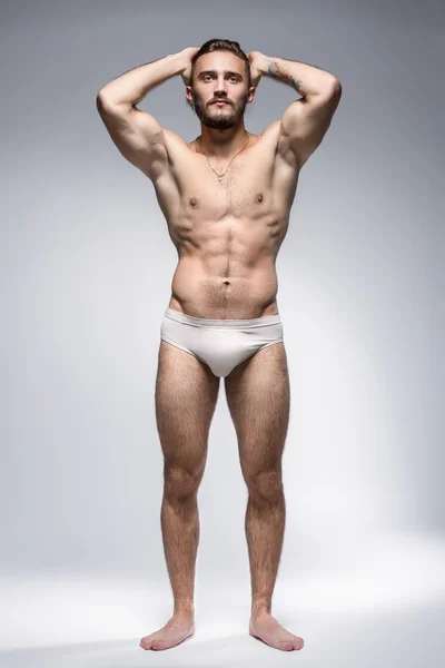 Homem bonito com corpo muscular — Fotografia de Stock
