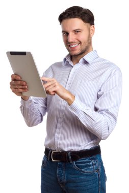 Yakışıklı adam holding dijital tablet