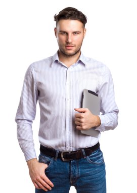 Yakışıklı adam holding dijital tablet