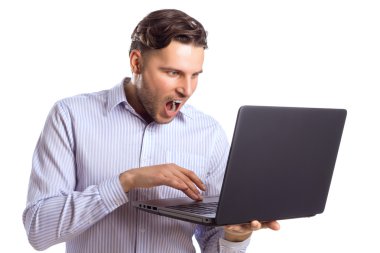 Yakışıklı sürpriz işadamı Skreaming laptop