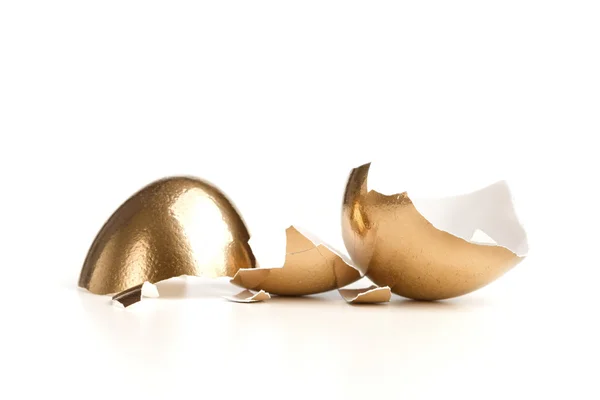 Altın kırık yumurta — Stok fotoğraf