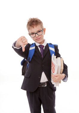 bir sırt çantası, bir yığın beyaz arka plan üzerinde izole kitap ile öğrenci