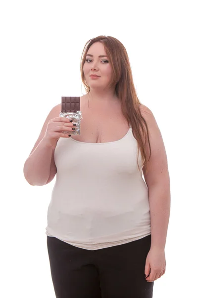 Товста жінка з шоколадом на руках ізольована на білому тлі — стокове фото