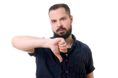 Sakallı genç yakışıklı adam beyaz arka plan üzerinde izole jest gösterir