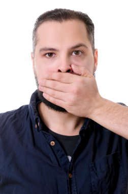 Sakallı genç yakışıklı adam beyaz arka plan üzerinde izole yüzünü kapsar