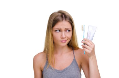 Diş fırçası ve diş macunu ile genç güzel kız