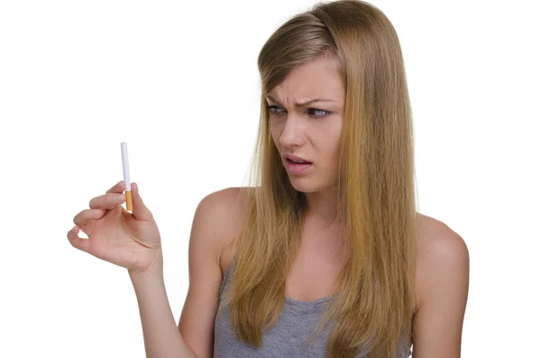 Menina bonita com um cigarro — Fotografia de Stock