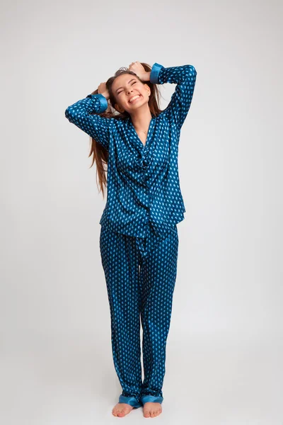genç güzel kız mavi pijama