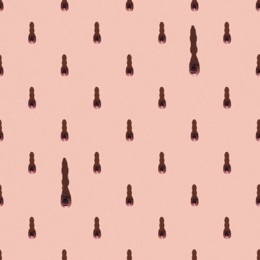 Pembe arka plandaki desenler. Satranç taşları.