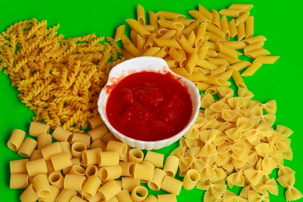 Makarna sosları ile farklı şekiller