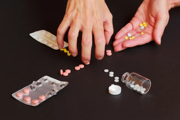 Una mujer abusando de los medicamentos Imagen de stock