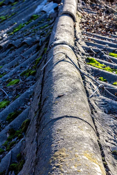 The slate on the roof. Slate seam on the roof. — Stock Photo, Image