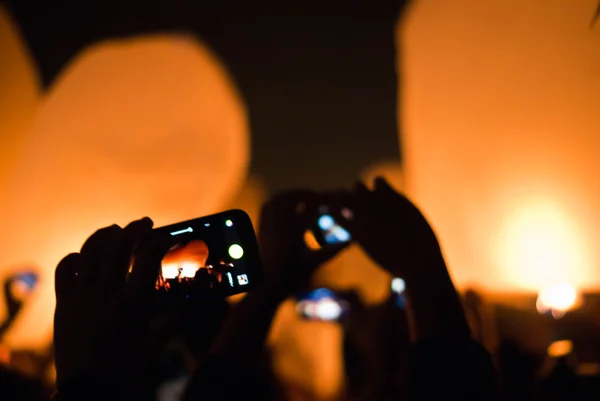 Fliegende Laternen Selfie — Stockfoto