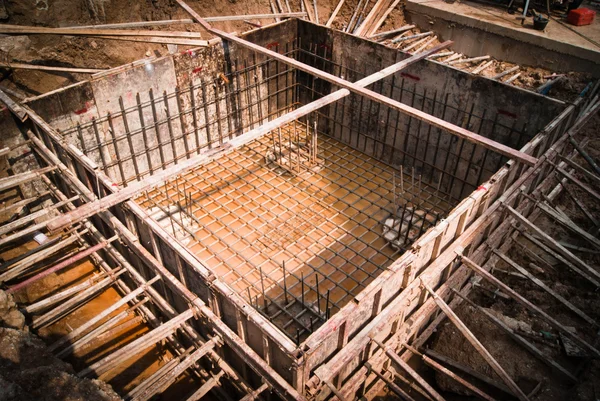 Temel inşaat kiraz kuşu