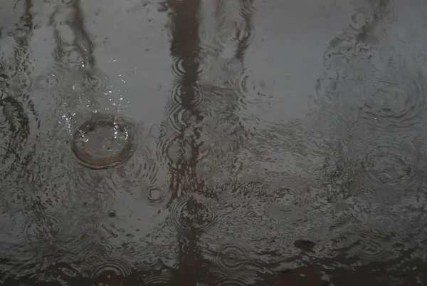 Брызги воды на пол — стоковое фото