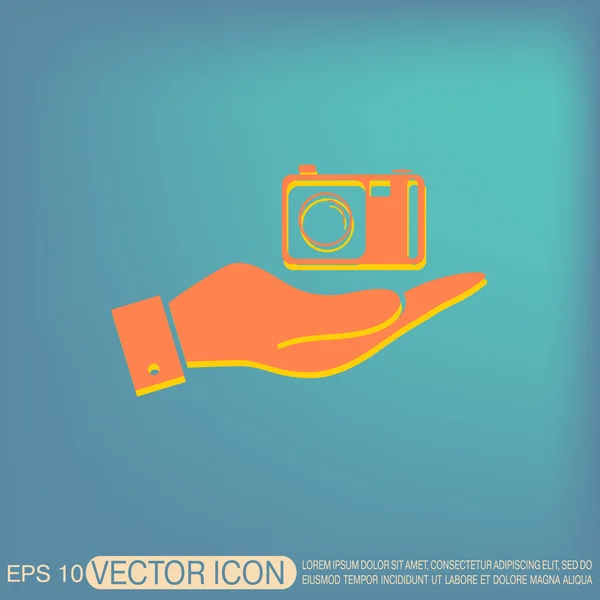 Hand som håller fotokamera — Stock vektor