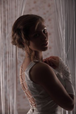 Genç gelin düğün taç ahşap arka plan Modern gelin stili ile