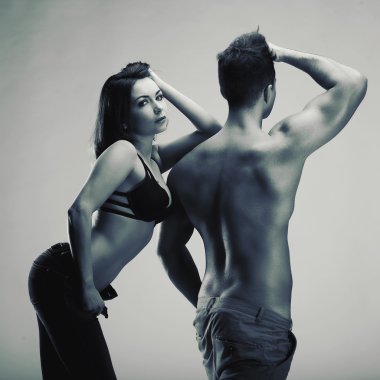 Sexynaked çift iç çamaşırı ve kız soyunma kaslı çocuk