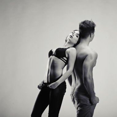 Sexynaked çift iç çamaşırı ve kız soyunma kaslı çocuk