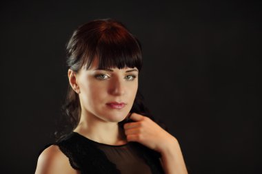 bir gelinlik Grey poz güzel genç kadın