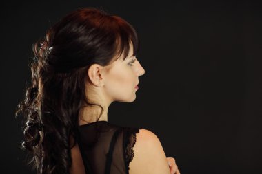 bir gelinlik Grey poz güzel genç kadın